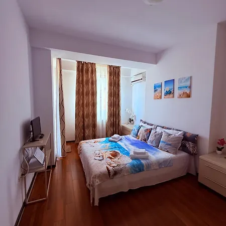 Summerland Niki Mamaia