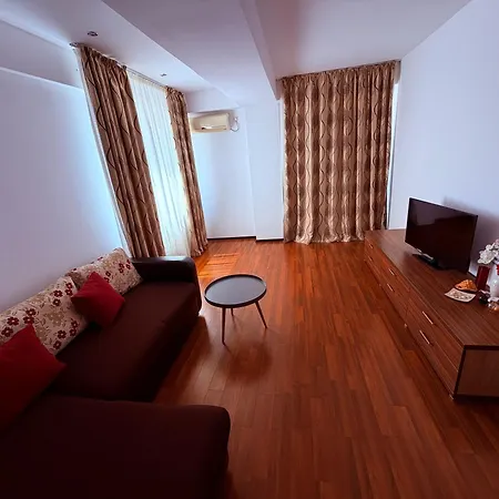 Summerland Niki Apartment *